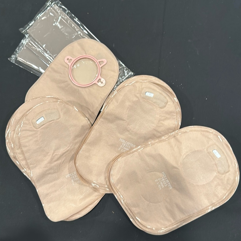 Hollister (30) 2 1/4” Closed Opaque Pouches w Filter #18323 OSTOMY FUNDRAISER